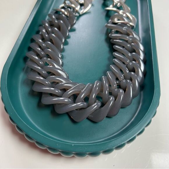 Trendy Oversized Acrylic Resin Chain Link Gray Silver Toned Statement Necklace - Picture 6 of 11